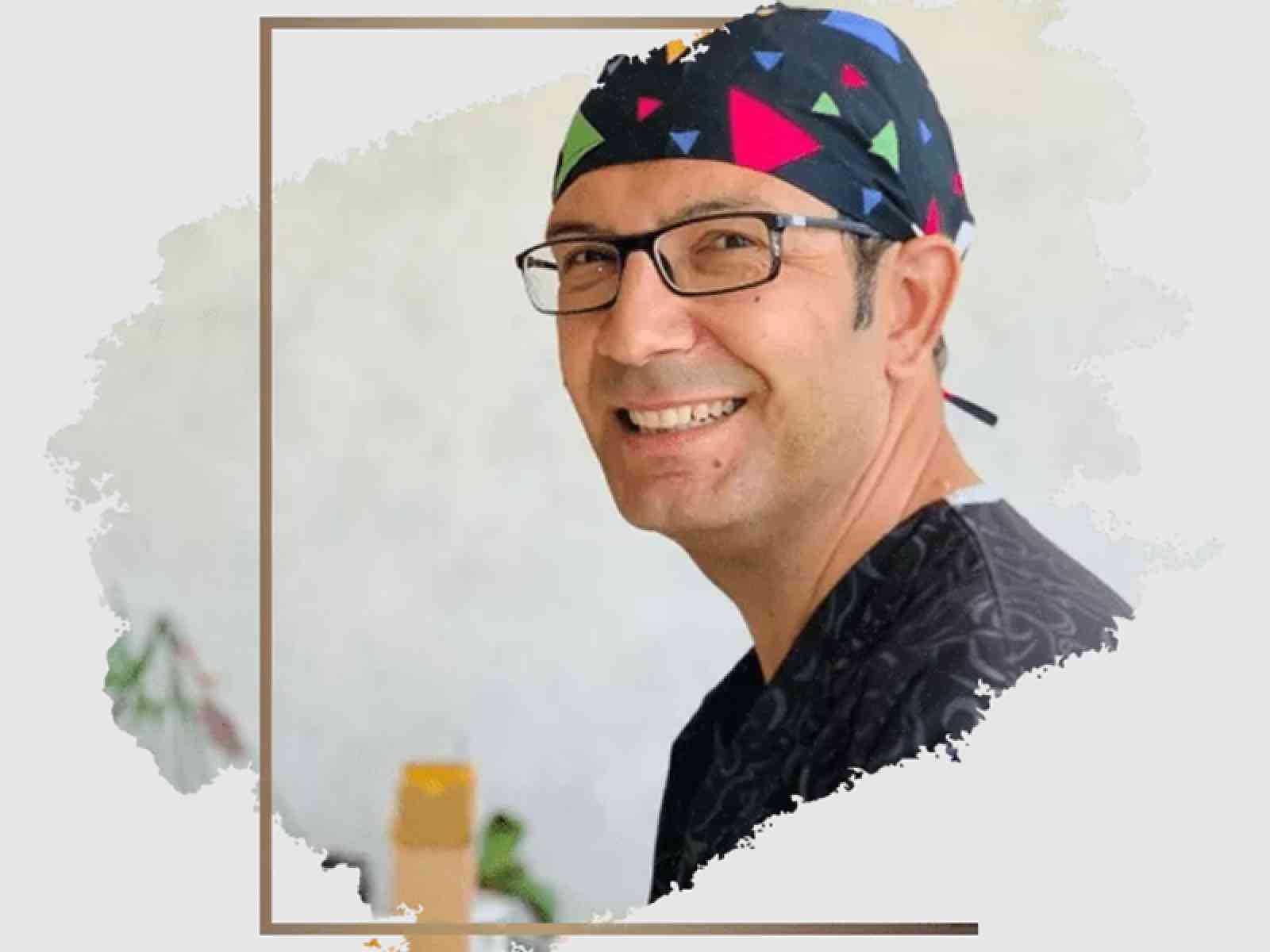 Dr. med. Türker Karabuğa im OP